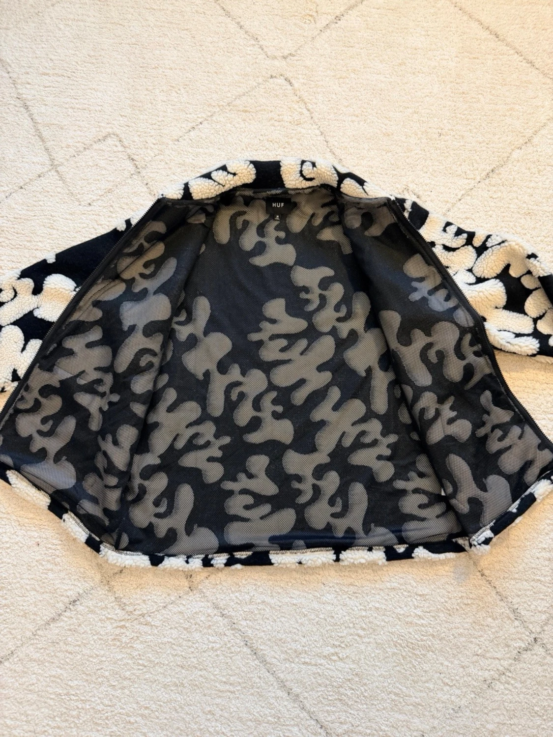 Svart och vit teddyjacka från HUF - 3