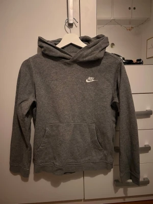 Nike hoodie - En super mysig Nike hoodie, storlek 146/150