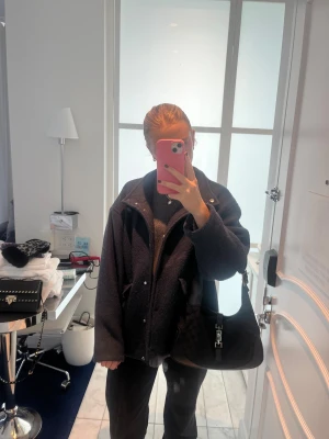 Ull kappa från mango - Super fin ull jacka från mango! Använd ett antal gånger men i fint skick. Skriv för fler bilder!