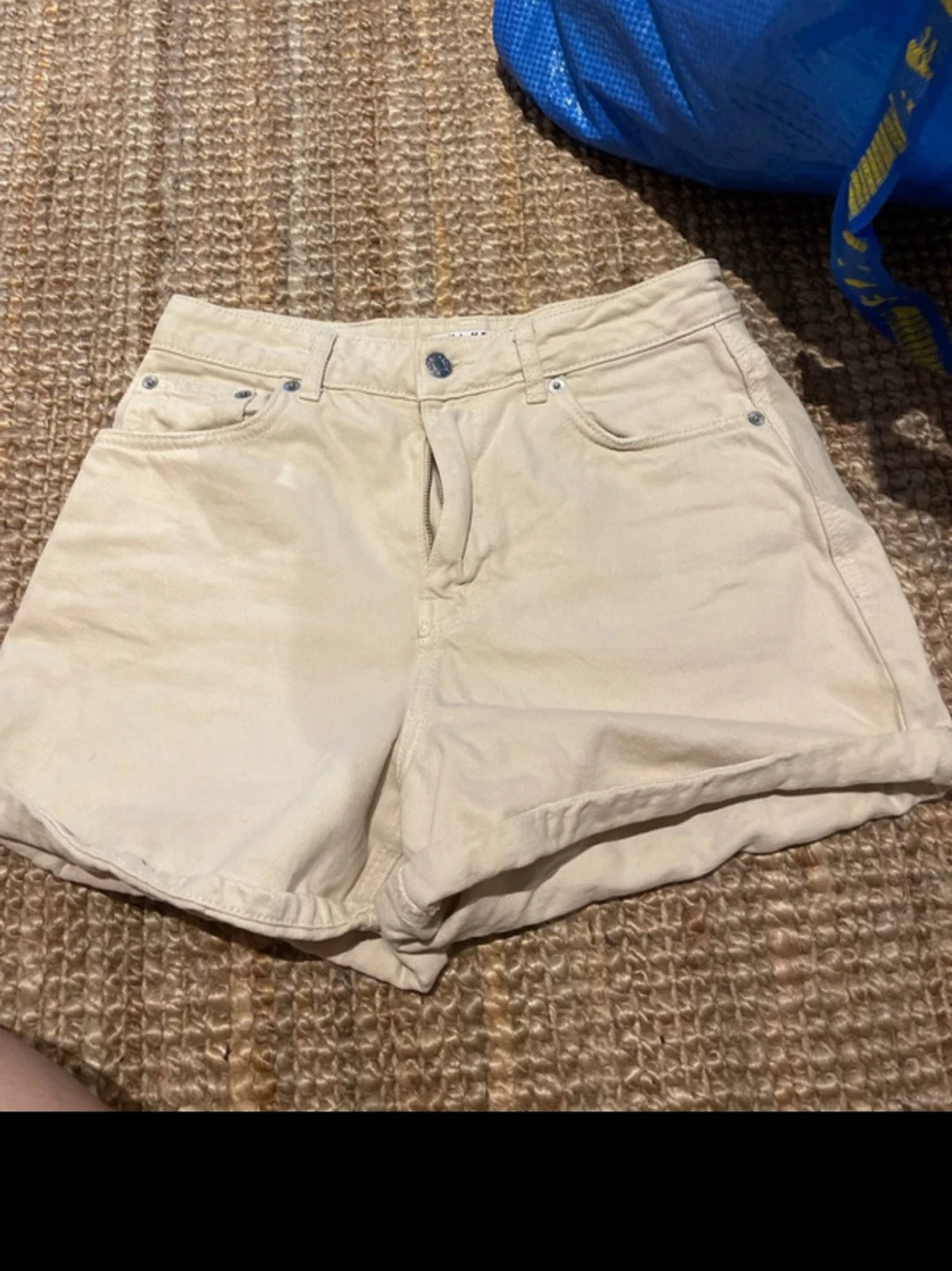 Beige shorts från NA-KD, storlek 36