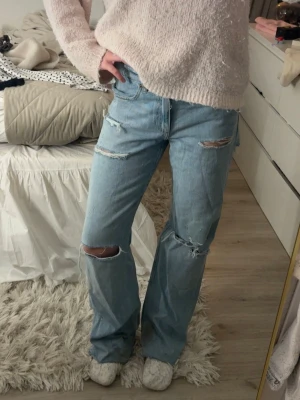 Wide leg jeans  - Sjukt snygga jeans från Zara, nästan aldrig använda 💞jag är 170. Storlek 36