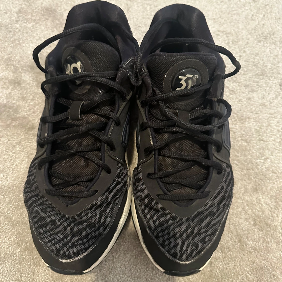 Svarta Nike KD 16 basketskor