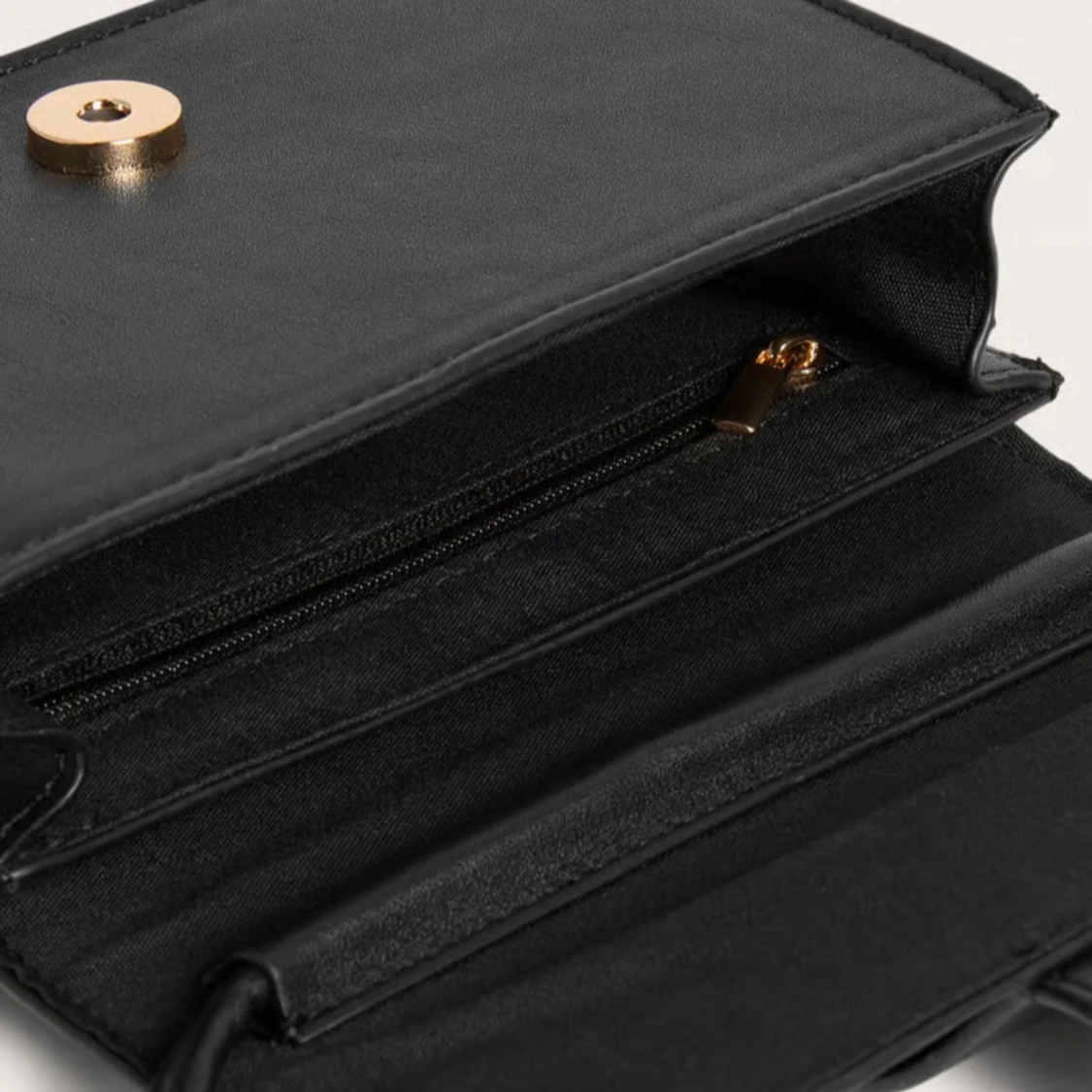 Svart axelremsväska  - 1