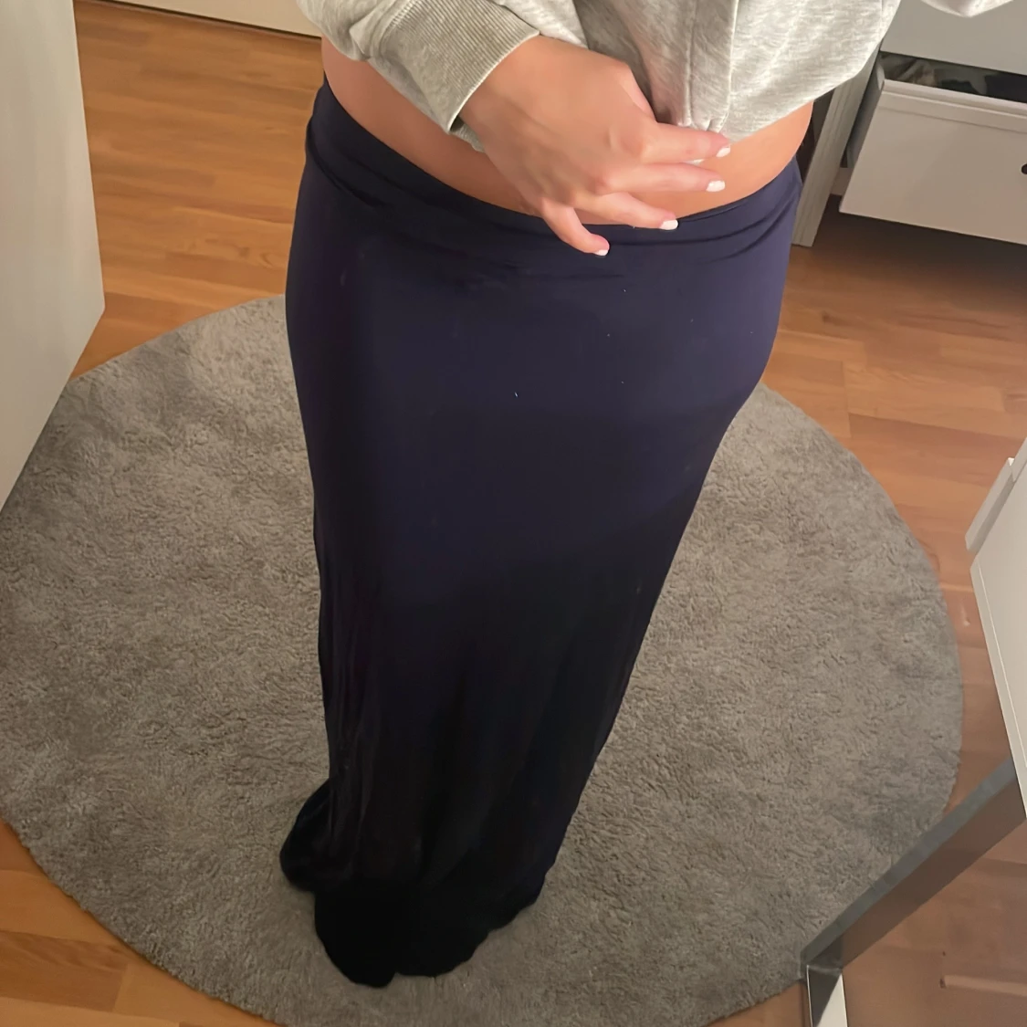 Mörkblå långkjol från Nelly