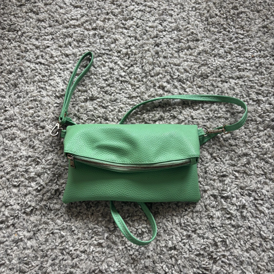 Grön axelväska