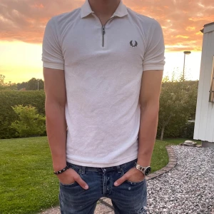 Piké från Fred Perry - Tjena, säljer nu min piké från Fred Perry. Skriv gärna om ni har några funderingar🤩💭