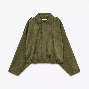 Zara Mockajacka - Säljer denna populära mockajacka från zara som är helt slutsåld!! Den är helt ny och har prislappen kvar❤️