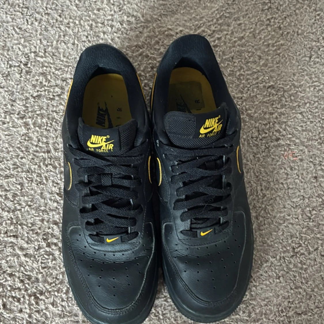 Air force 1 black university gold
