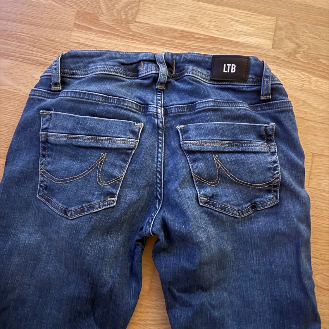 Blå bootcut jeans från LTB - 1