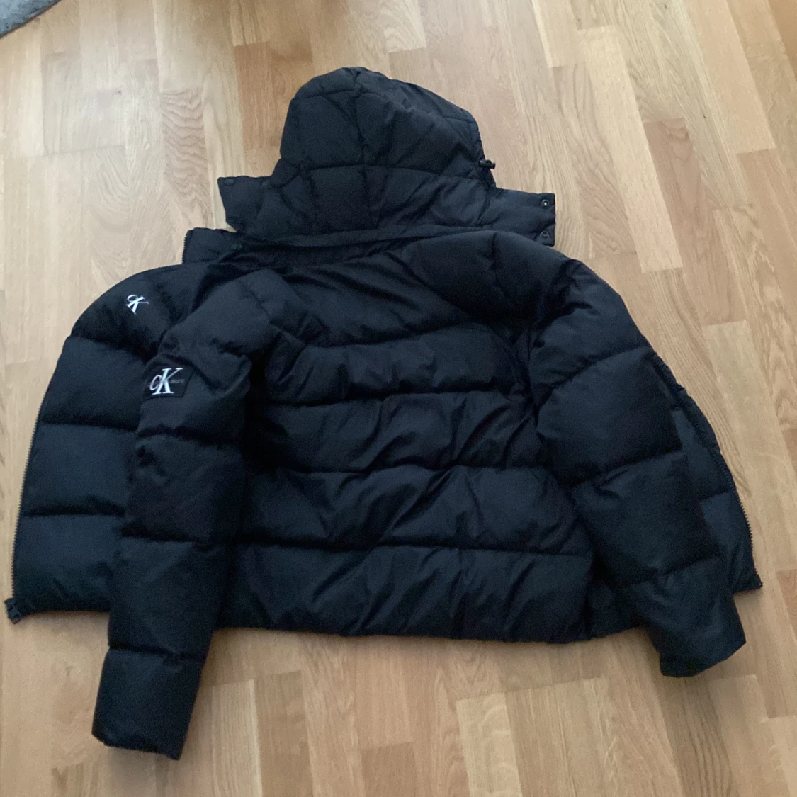 Svart pufferjacka från Calvin Klein Jeans - 4