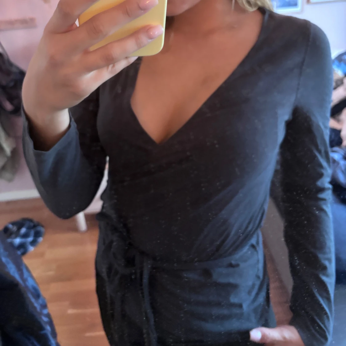 Svart omlottopp med knytband - 2