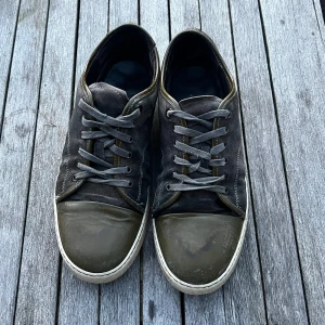 Lanvins grå gröna  - Gråa och gröna lanvins, storlek 9 = Sverige storlek 42. Säljer pga för små. I hyfsat skick men Andvänd de ett par år köpte de nya för typ 5000kr för 1-2 år sedan.