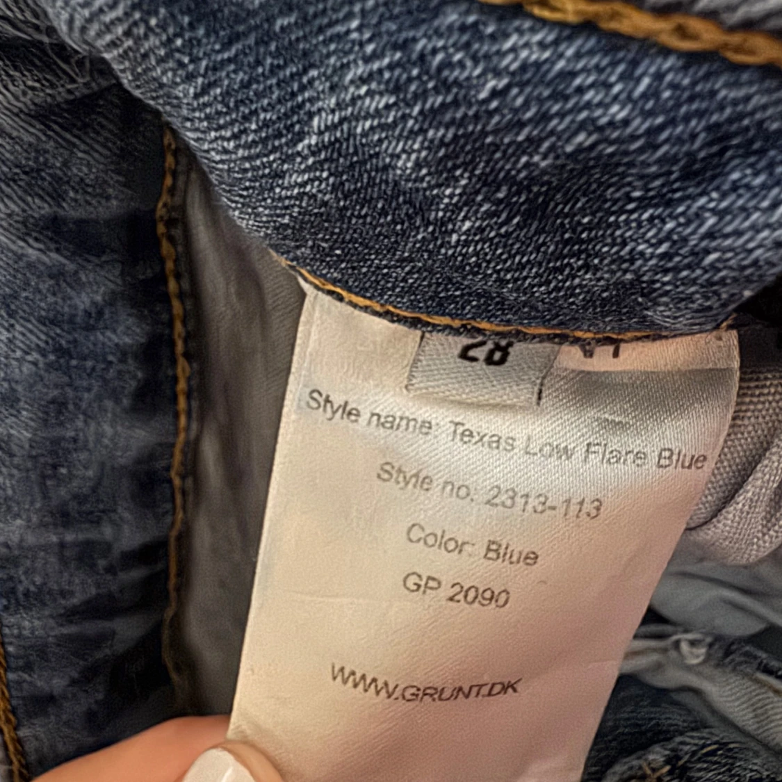 Blå låga bootcut jeans från Grunt - 1