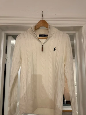 Ralph Lauren Tröja - Ralph Lauren Tröja, quarter zip, nytt skick, ordinarie pris 1377kr