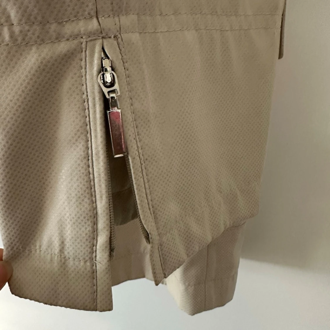 Beige parkajacka med dragkedjor - 3