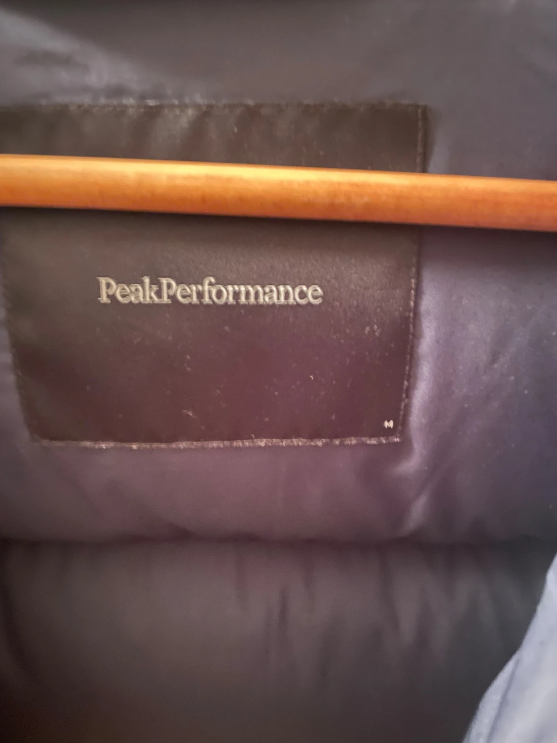 Mörkblå Peak Performance dunjacka - 2