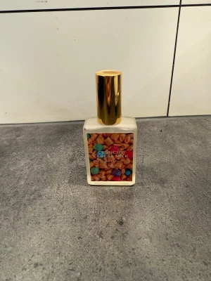 Crunchy Cereal Milk parfym - Crunchy cereal milk parfym från colornoise. 30 ml flaska, bara några ml som är använt!