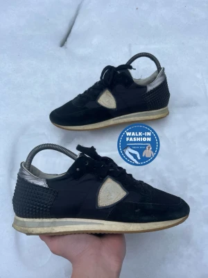 Philippe Model trainers - Tja! Säljer nu dessa sjukt snygga Philippe modell trainers. Nypris runt 3600kr men säljs nu för 899kr. Skick 8/10 sjukt bra me d små defekter som knappt syns. Hör av er vid frågor!