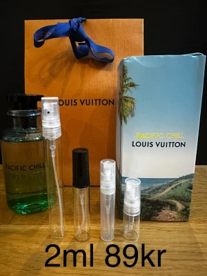 Louis Vuitton Pacific Chill 2ml - ❗️Upplev Louis Vuitton pacific chill - utan att spränga plånboken❗️ Låt oss vara ärliga… En hel flaska kostar en förmögenhet. Därför finns FashionFynd och ger dig erbjudandet att köpa mindre sekanter av den för att testa eller ha den för vardagsbruk 🔥 En av de lyxigaste och godaste sommarparfymerna på marknaden 🤑 Priset står för 2ml. FINNS ÄVEN I 2,3,5,10ML KOLLA PROFILEN FÖR ANDRA STORLEKAR ! 2ml 89kr | 3ml 129kr | 5ml 189kr | 10ml 349kr | Nypris - 3000kr