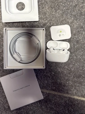 AirPods Pro 2 anc - AirPods i top kvalité, bra ljud samt otroligt bra har dem! 
