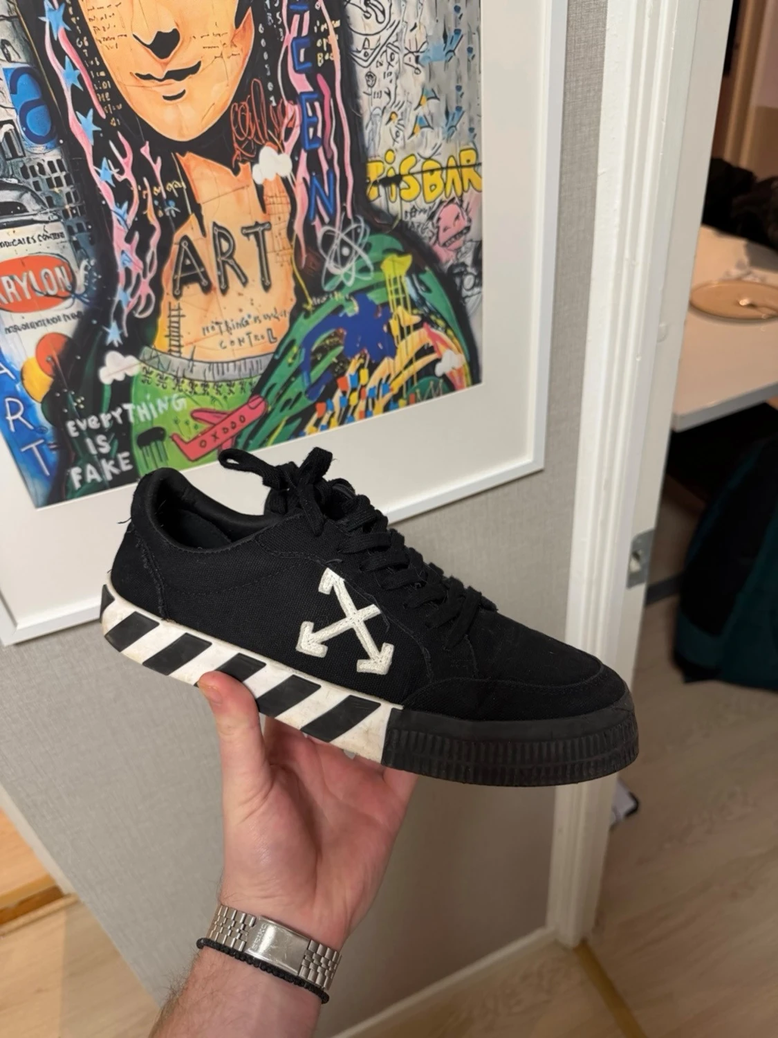 Off-White svarta sneakers med ränder