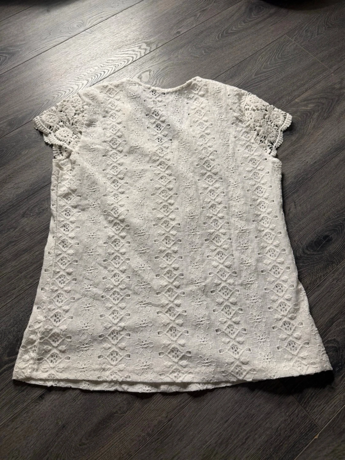 Vit spetsblus med knappar - 1