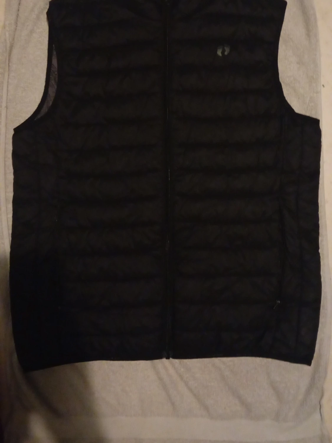 Svart dunväst med dragkedja