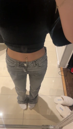 Gråa jeans - Gråa midwaist jeans ifrån gina tricot. För långa på mig ( 163cm ) 💞