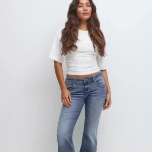 Lågmidjade Blå Jeans - Säljer dessa lågmidjade blå jeans från Gina då jag inte tycker dem passar mig så bra🤧 använda max 3 gånger. storlek 36💗 nypris 400kr. om ni har frågor eller vill ha bilder är det bara att fråga🥰