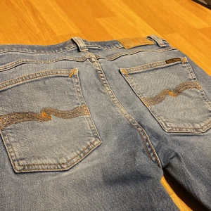Nudie Lean Dean  - Nudie Lean Dean | Strlk W31 L32 | Passform Slim fit | Inga defekter och i mycket bra skick | Skriv för funderingar!