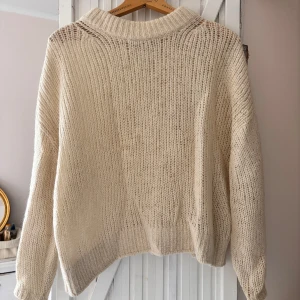 Beige stickad tröja med polokrage - Mysig beige stickad tröja🧘🏼‍♀️🧘🏼‍♀️