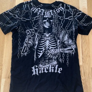 AFFLICTION X HAUNTED MOUND HACKLE TRÖJA - Galen hdoe T-shirt köpt från zumiez i Kanada. Har haft på mig någon enstaka gång så den är som ny.