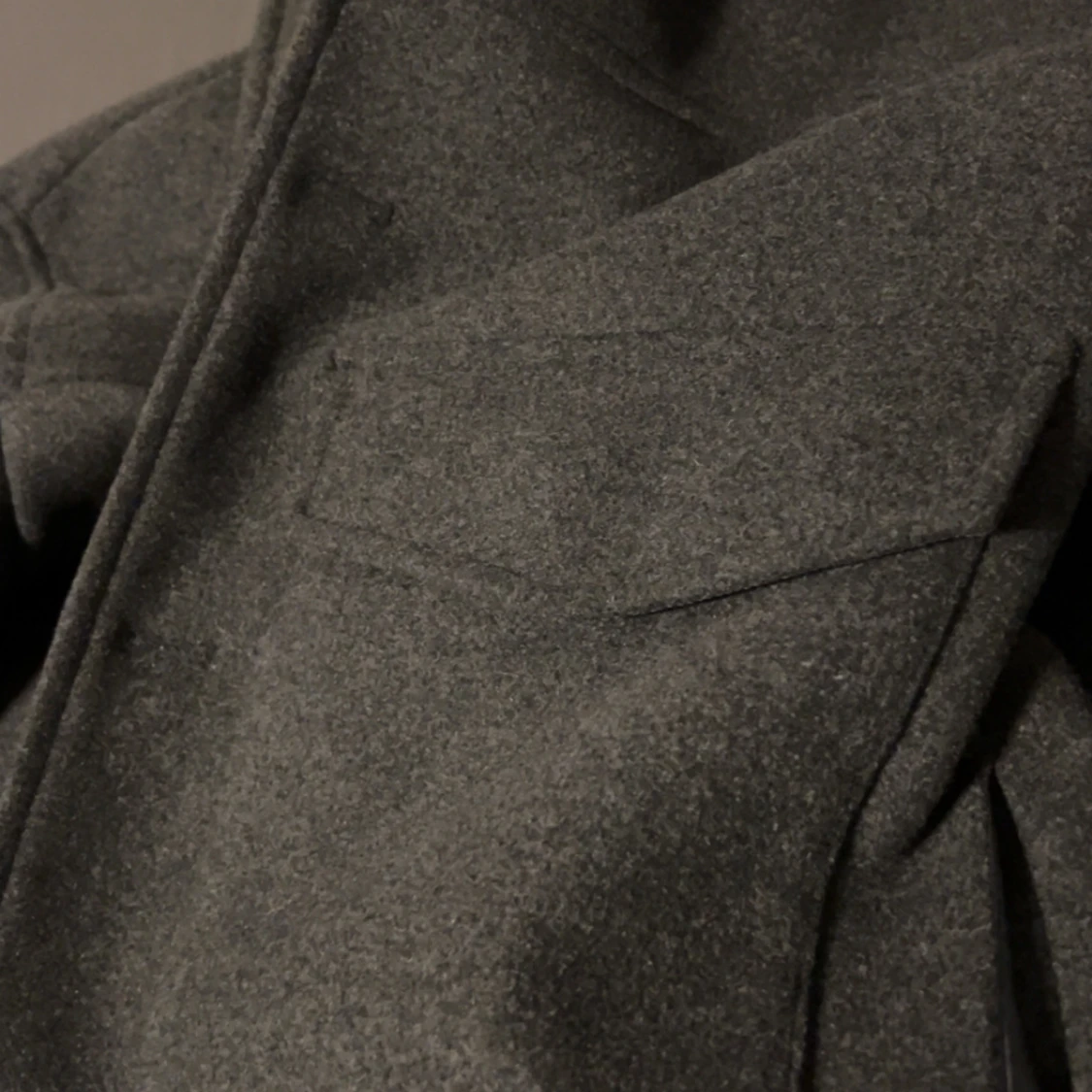 Grå ullrock med knappar - 2