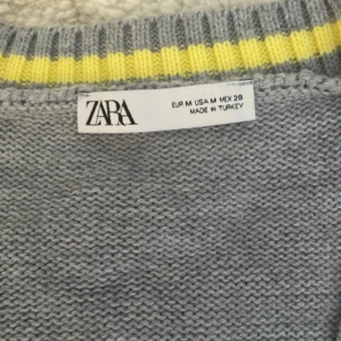 Trendig stickad kofta - 2