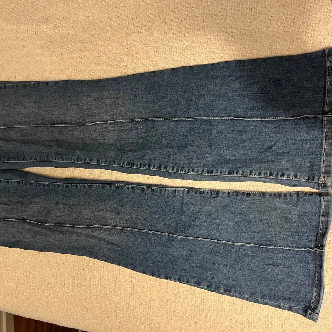 Blå bootcut jeans från Nelly - 2