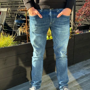Dondup George jeans  - Dondup jeans i modell George, strl 32, jättebra skick