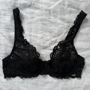 Bralette - Svart spets bralette från Lindex i mycket bra skick!