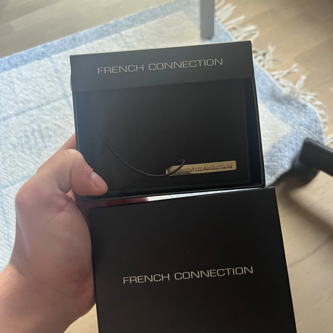 Svart plånbok från French Connection