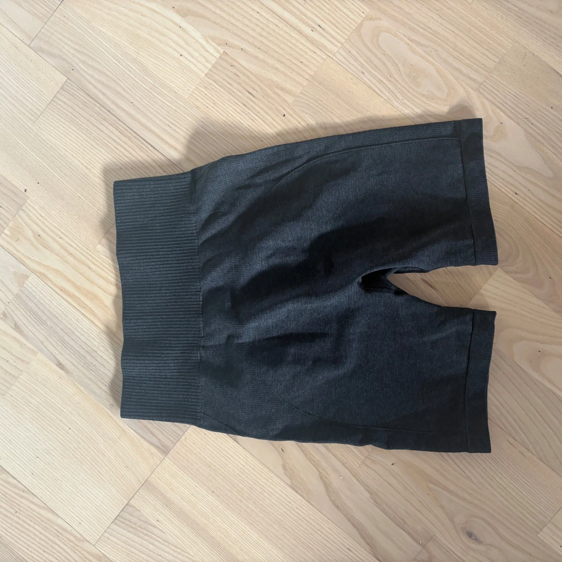 Mörkgrå seamless träningsshorts - 1