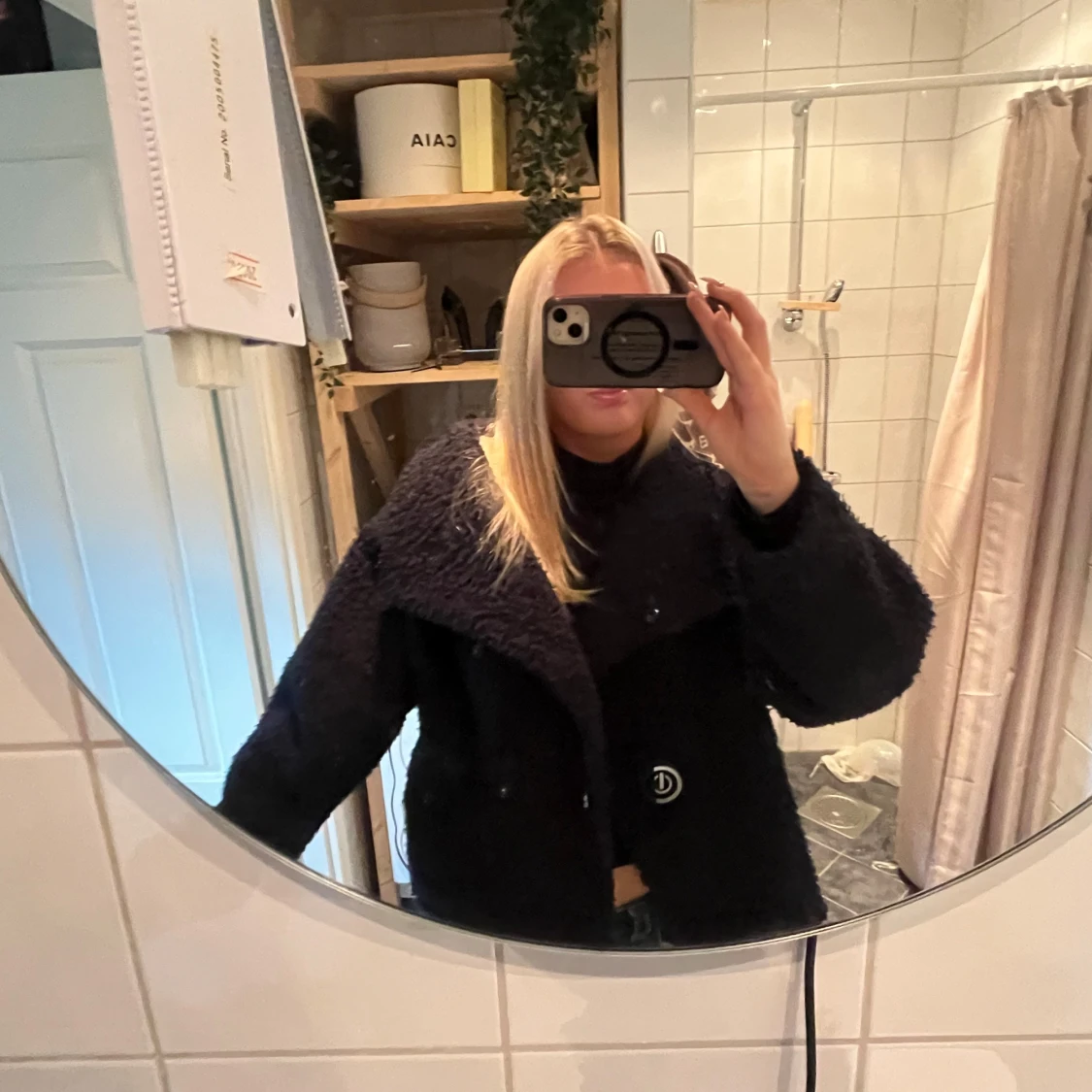 Svart teddyjacka från Gina Tricot