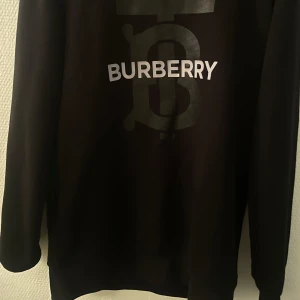 Burberry tröja - Burberry tröja finns i storlek s, m och l