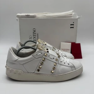 VALENTINO ROCKSTUD - Valentino rockstud - Skick: 8,5/10 - Storlek 39 - Tillbehör: Enbart skorna - Nypris 7700kr - Hör av dig vid minsta fundering