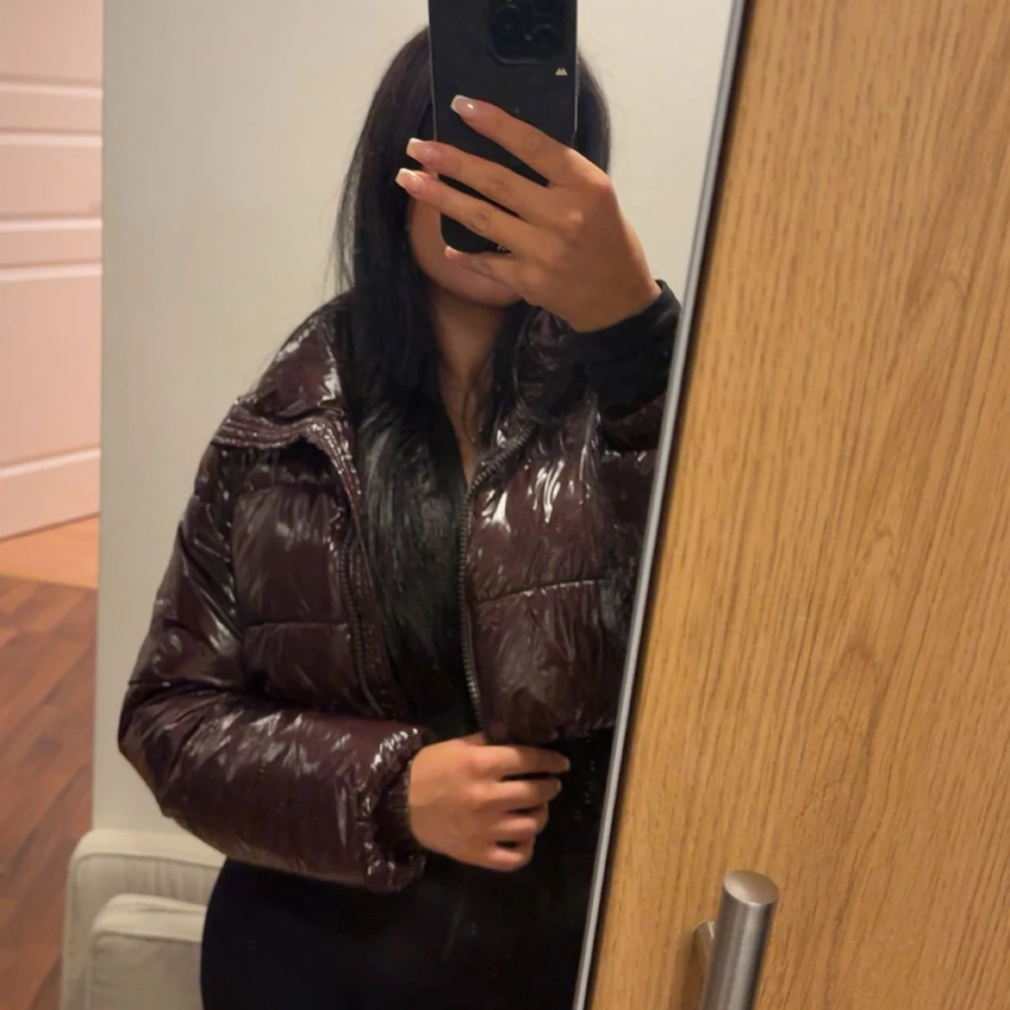 Croppad brun pufferjacka från Zara - 1