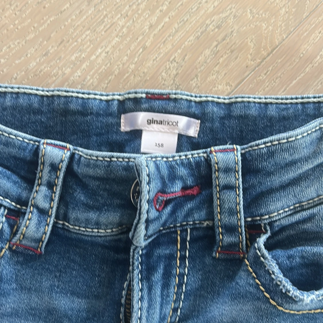 Blå bootcut jeans från Gina Tricot - 1