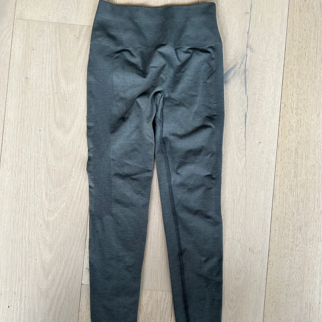 Mörkgrå leggings från Alphalete XS - 1