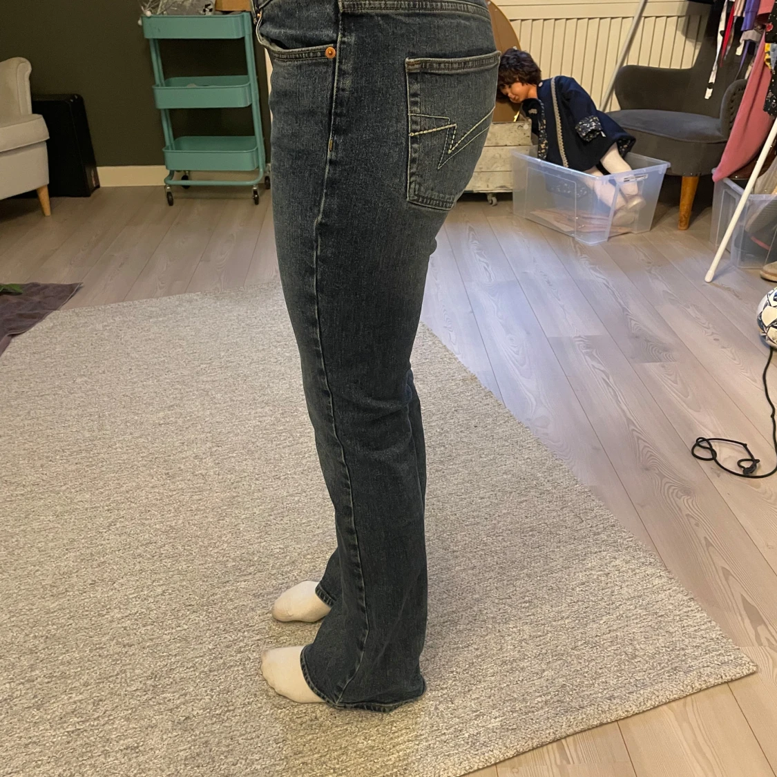 Mörkblå bootcut jeans från Junkyard  - 2