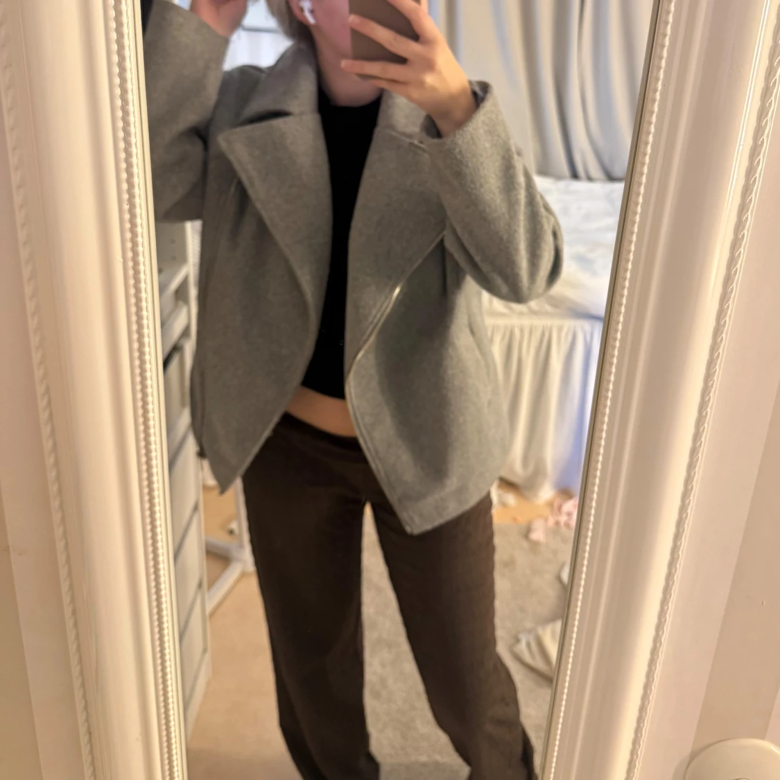 Grå ulljacka från Bubbleroom x Lojsan Wallin