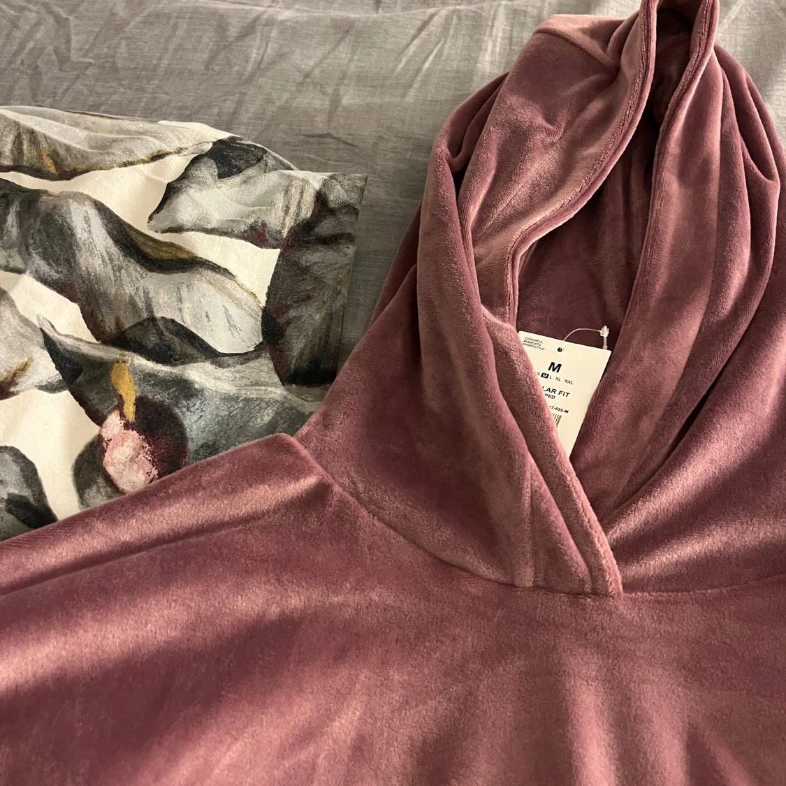 Mjuk lila velourhoodie  - 2