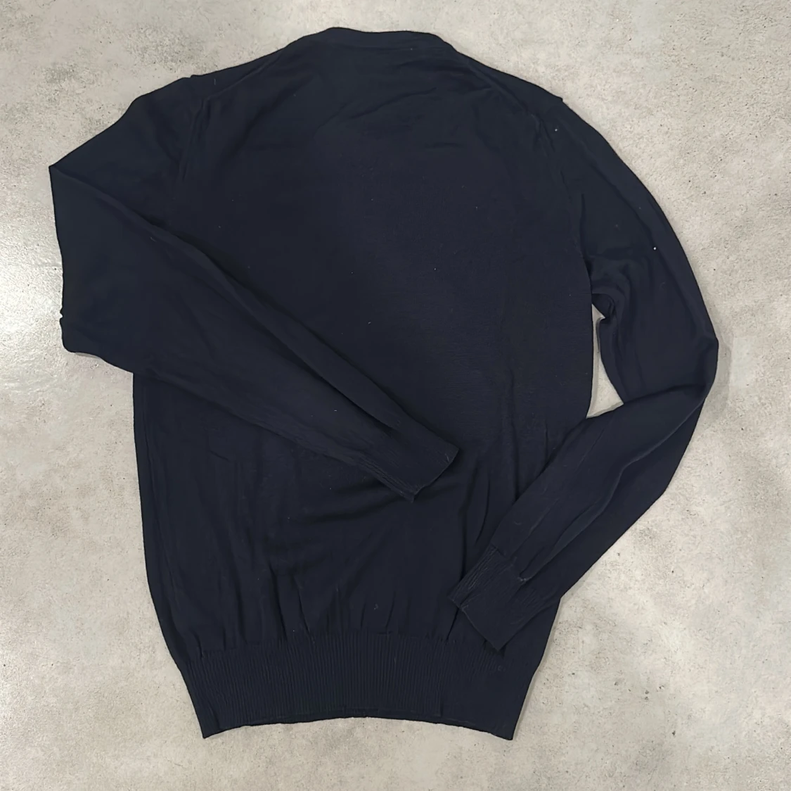 Mörkblå stickad tröja från J.Lindeberg - 2