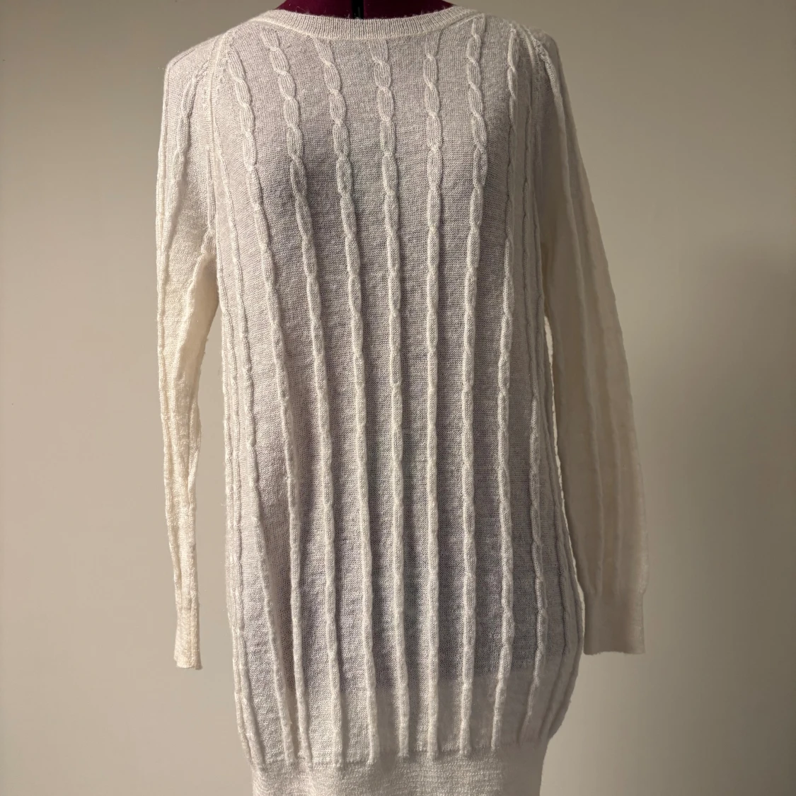 Vit kabelstickad tröja från Whyred XS